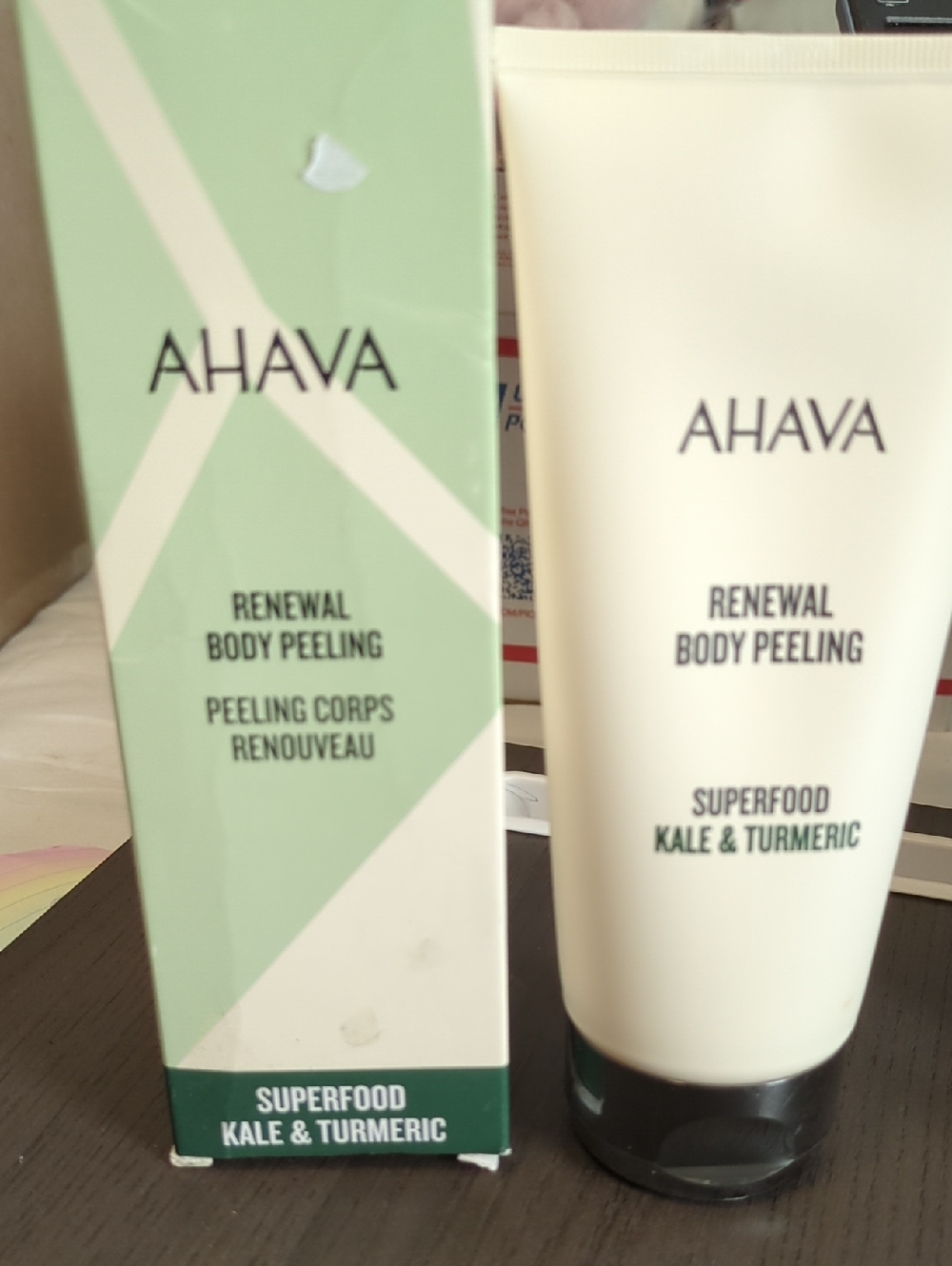AHAVA Renewal Body Peeling in Pale Green & Cream